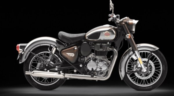 Royal Enfield Classic 350 е едно от най-популярните предложения за тези, които търсят мотоциклет в ретро стил, но на добра цена. 

Моделът отдава почит към миналото и прави връзката между британско производство и индийското продължение. Двигателят е 349-кубиков едноцилиндров с въздушно охлаждане, който развива 20 конски сили при 6100 об./мин. Въпреки ограничената си мощност, Classic 350 се отличава с своята надеждност и комфортно возене. 

Големият плюс обач е неговата изключителна лекота на управление, което го прави подходящ дори за начинаещи. С дискови спирачки с ABS и меко окачване, той е идеален за тези, които търсят икономичен мотоциклет, лесен за управление, но със силна препратка към класическия стил. В родния дилър започва от 10 584 лева.